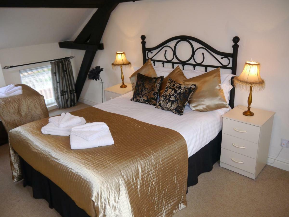 The Shakespeare Lodge - Sleeps Up To 12 - Hot Tub Stratford-upon-Avon Kültér fotó